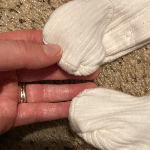 3/$10 Gap whitish/beigish button up organic cotton footed sleeper. - Picture 2 of 9